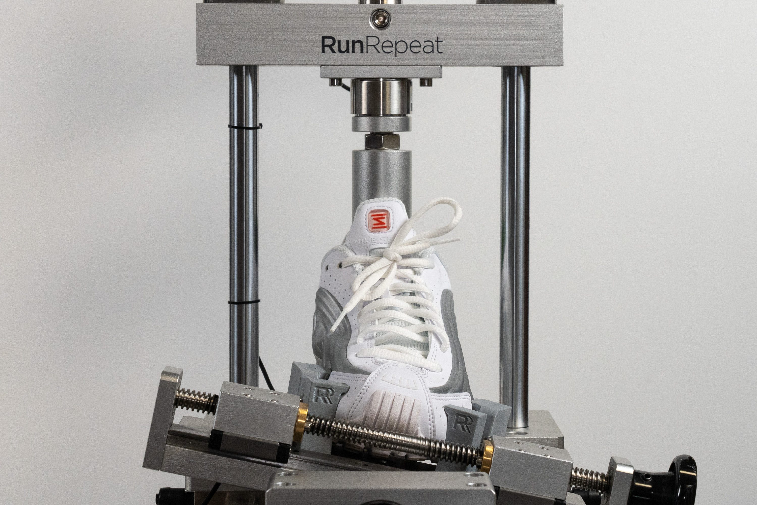 Nike Shox R4 Torsional rigidity