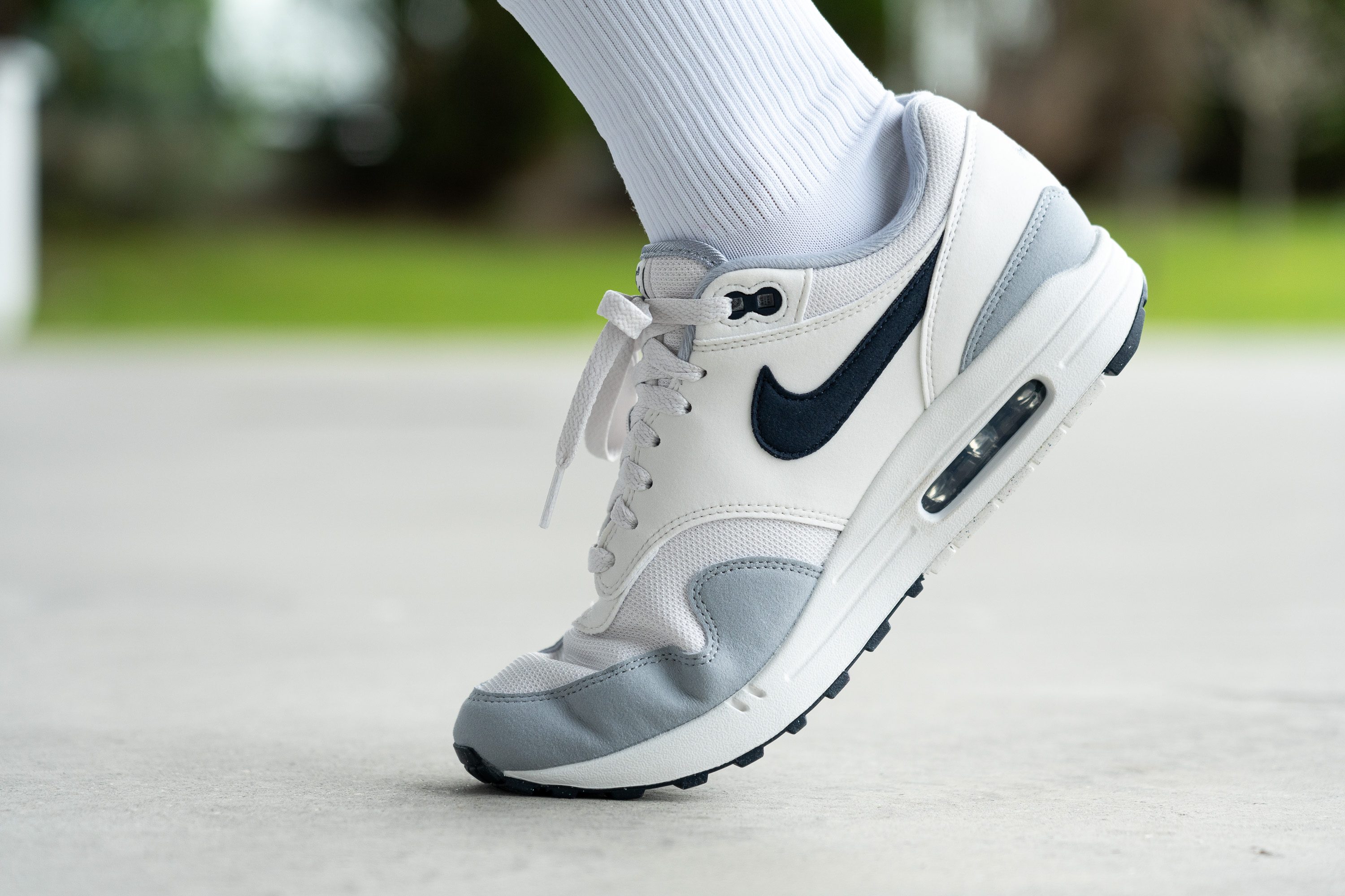 Nike air max blancas puestas best sale