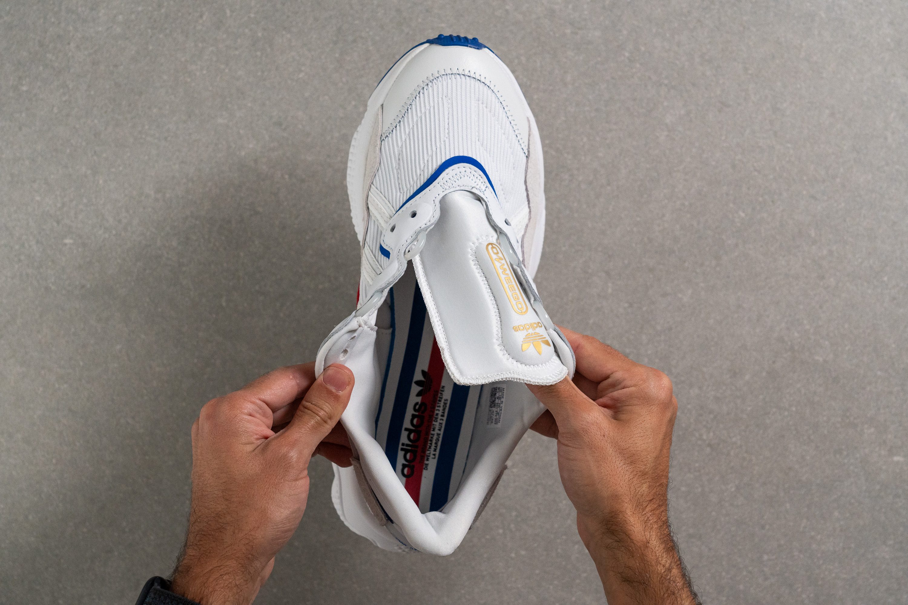 Adidas Ozweego Tongue: gusset type