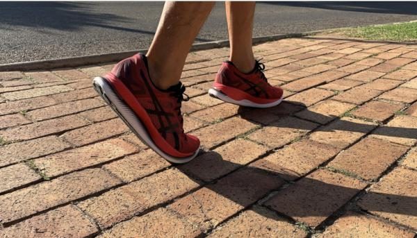 asics glideride vs nike zoom fly