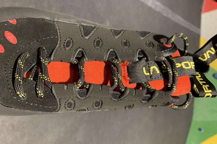 la-sportiva-tarantulace-laces.JPG