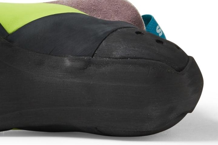 Excellent terrain grip on a variety of surfaces outsole 1