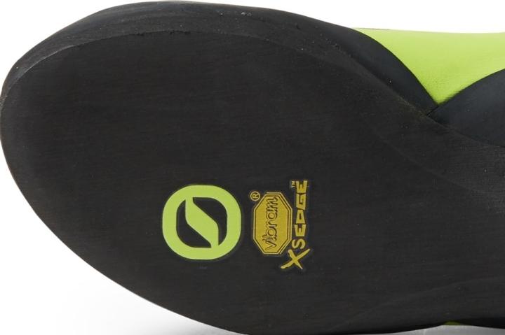 Excellent terrain grip on a variety of surfaces outsole