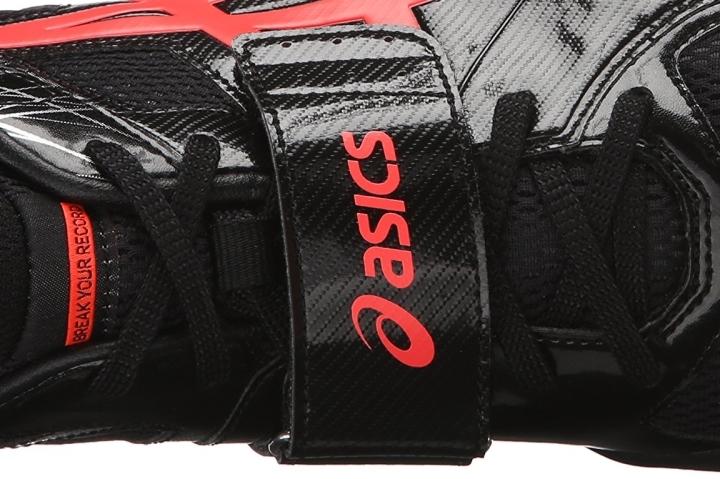 ASICS Throw Pro Reduces in-shoe slippage 