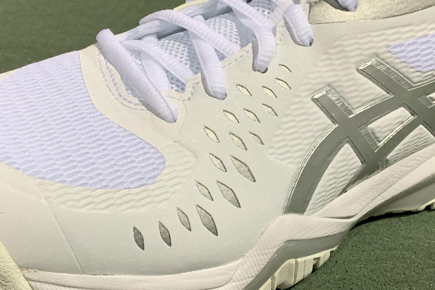 low cost tennis shoes