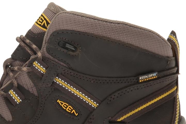 KEEN Targhee II Mid Offers excellent traction on wet and dry surfaces