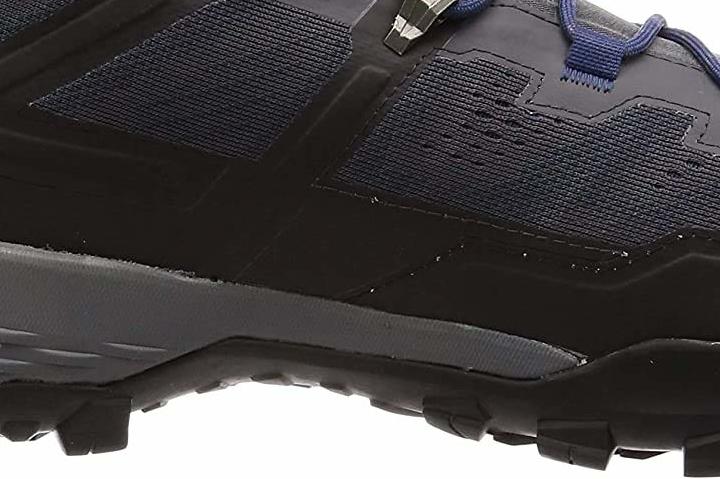 Look for a shoe that delivers traction on both wet and dry surfaces arch support
