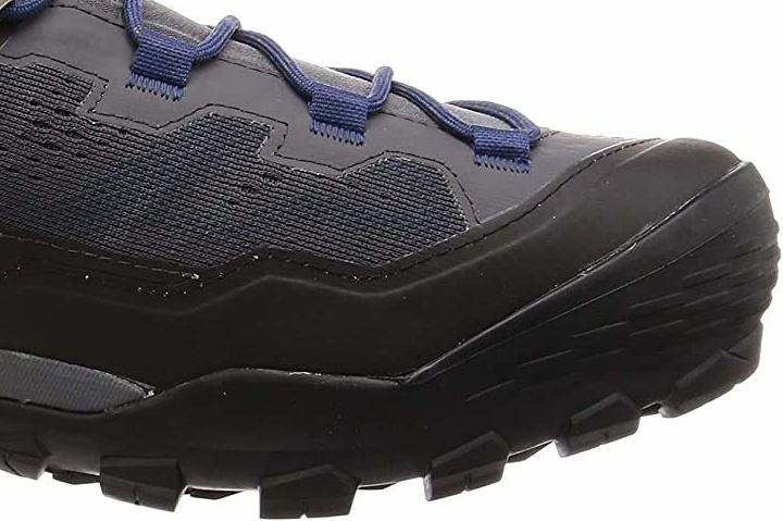 Look for a shoe that delivers traction on both wet and dry surfaces lightweight