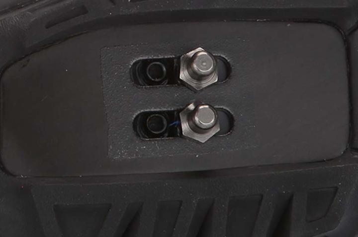 Lack of protection 2-bolt cleat mount