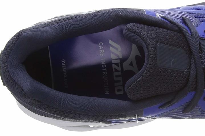 Mizuno Wave Inspire 16 offers a sock-like fit