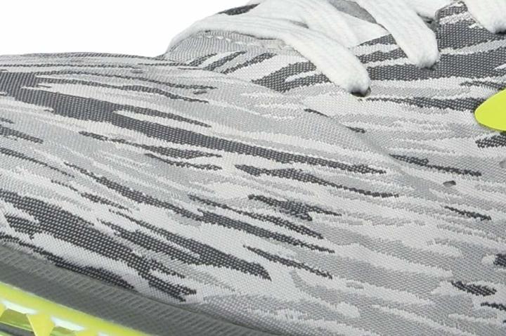 Brooks Wire v6 featherlight breathable