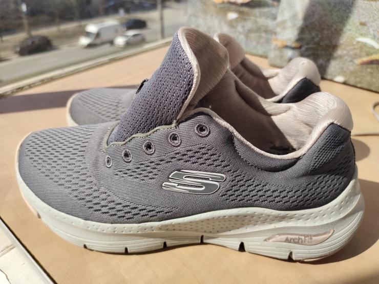 Skechers Arch Fit - Deals (£46), Facts, Reviews (2021) | RunRepeat