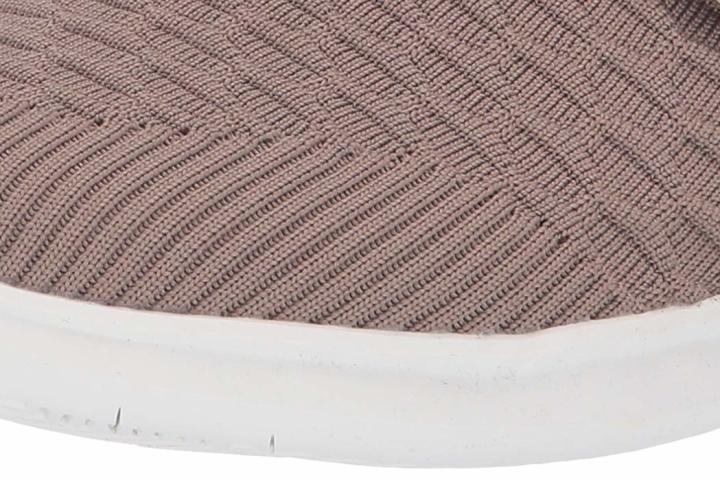 Several wearers observe that this Sole1