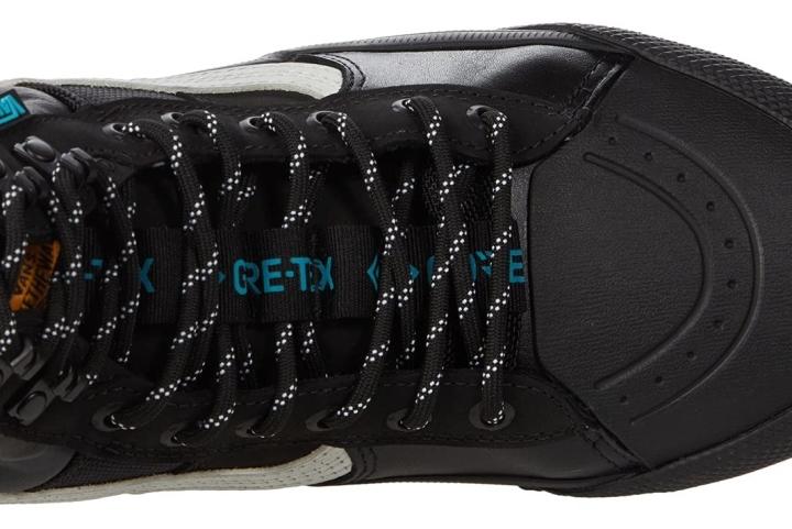 Vans Old Skool MTE in sneakers black camo laces