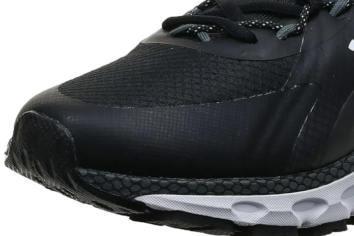 Under Armour HOVR Summit toebox