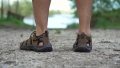 KEEN Targhee III Sandal Lateral stability test