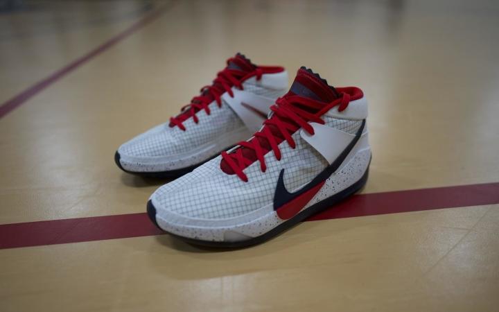 Sneaks up hot sale kyrie 5