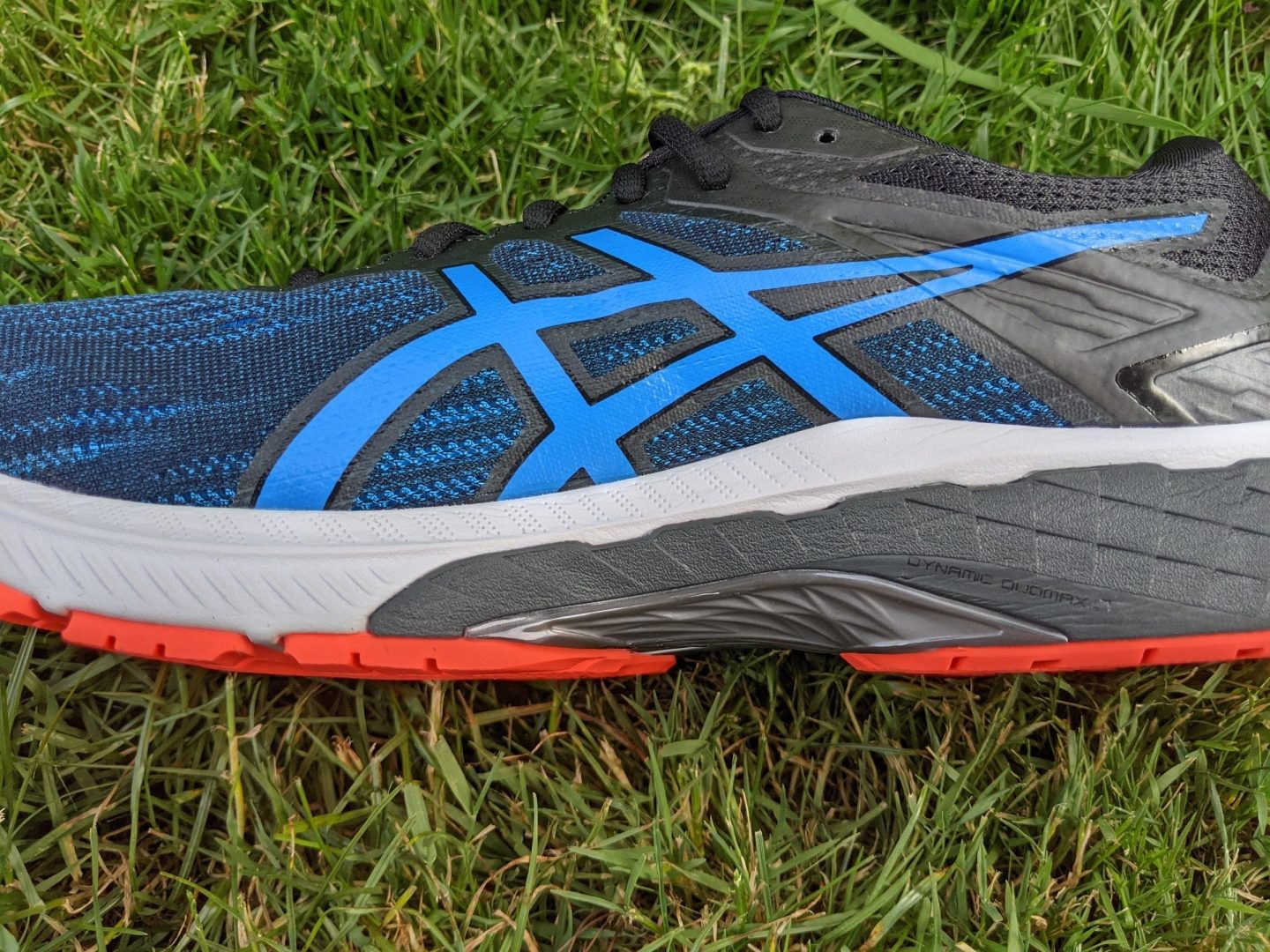 difference between asics gt 2000 and 3000