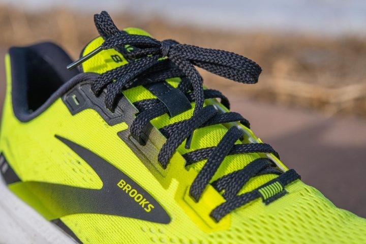 Cordones en Brooks Launch 8