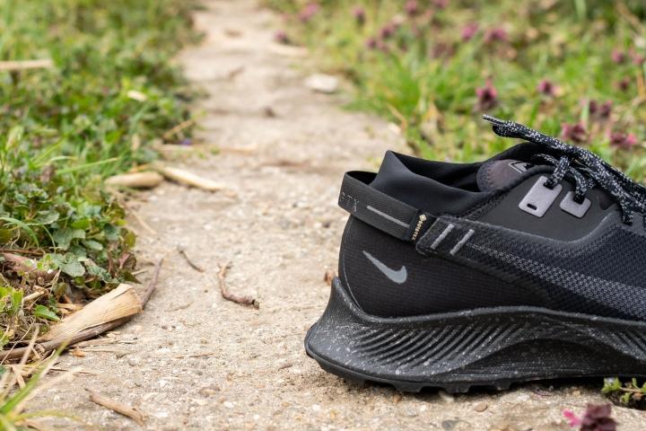 nike pegasus trail 2 goretex black