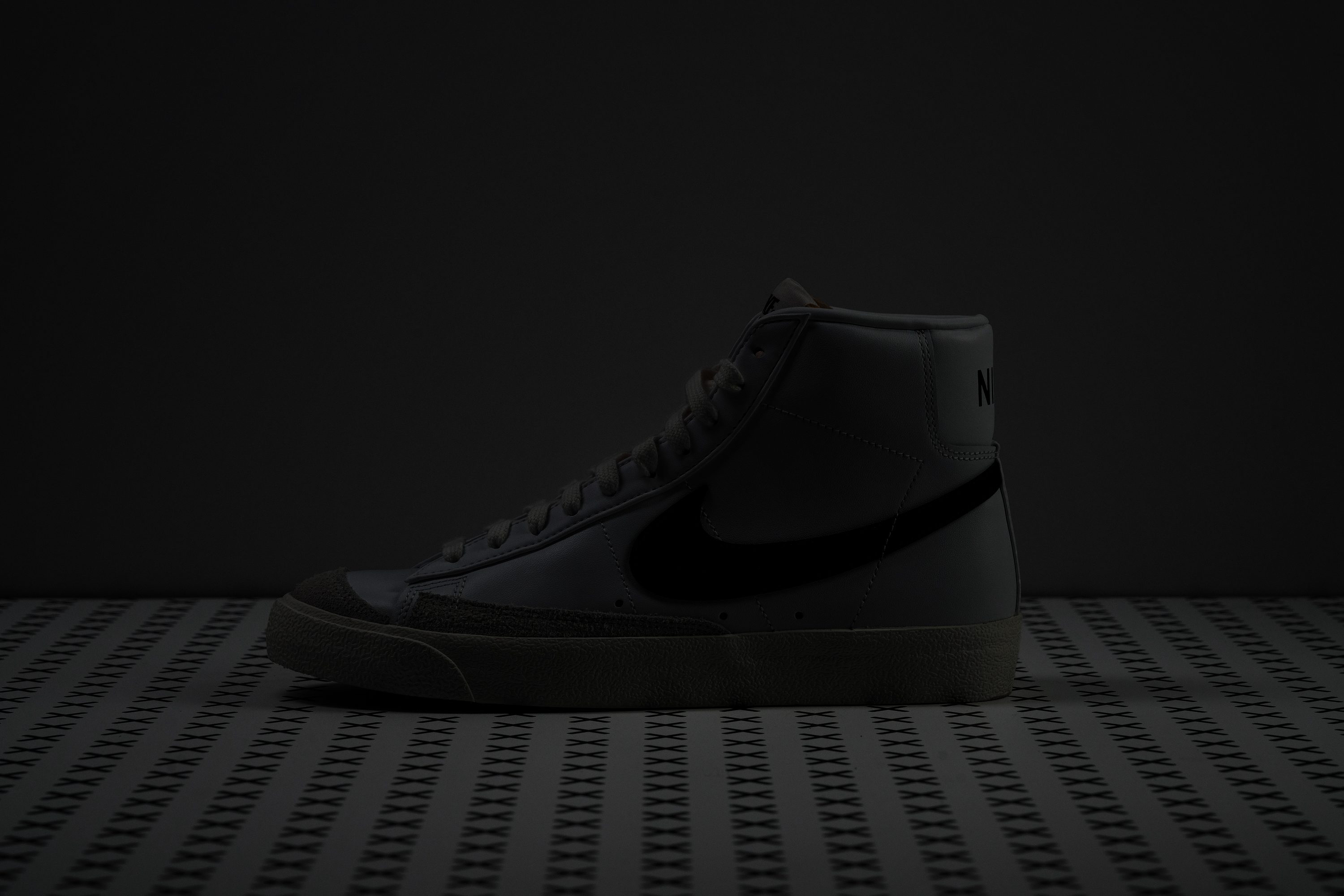 Elementos reflectantes Nike Blazer Mid 77_1