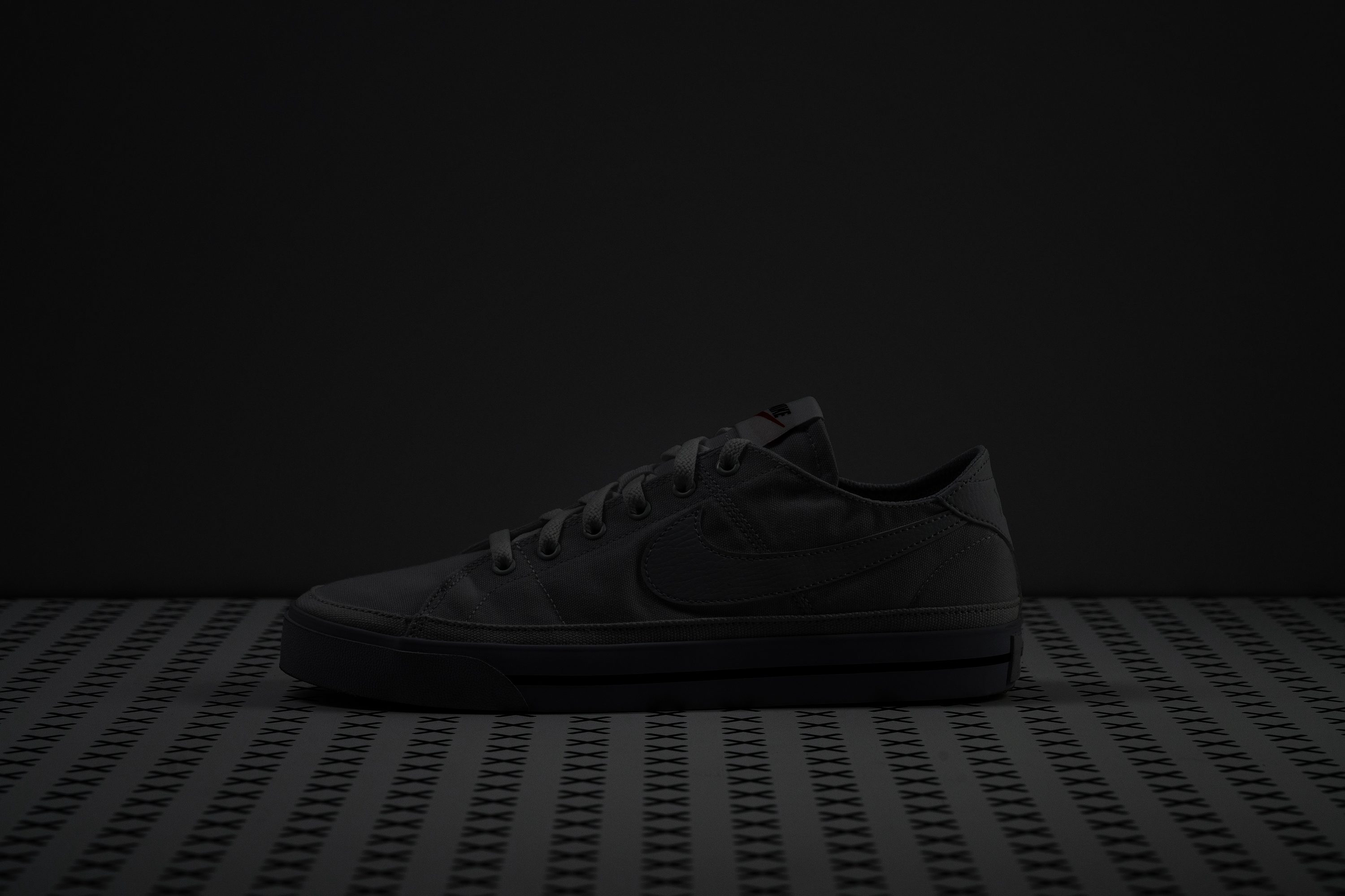 Nike Court Legacy Reflective elements_1