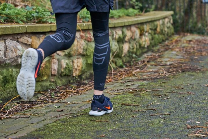 nike running flex experience run 10 trainers in triple black