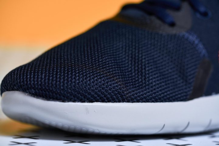 Nike-Flex-Experience-Run-10_ toe-detail.jpg