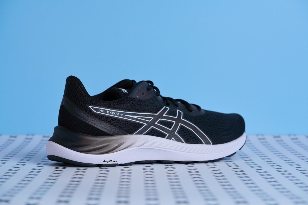 Cut in half: ASICS Gel Excite 8 Review | RunRepeat