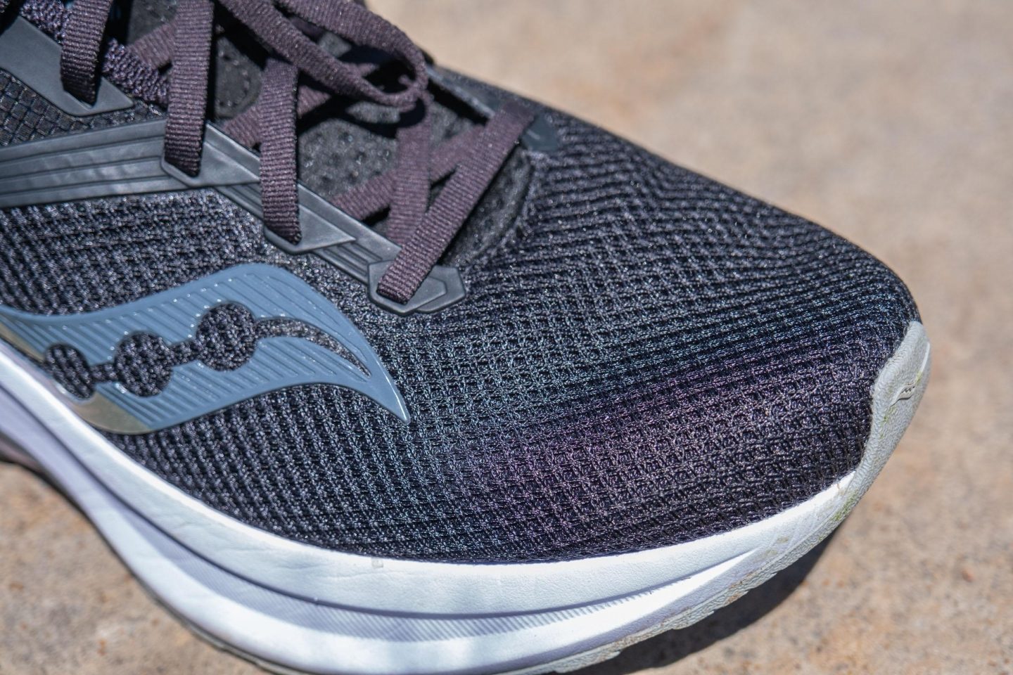 Cut in half: Saucony Axon Review | RunRepeat