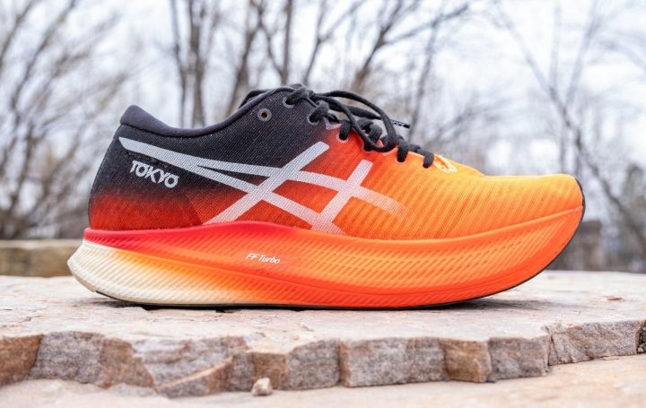 Cut in half: ASICS Metaspeed Sky Review | RunRepeat