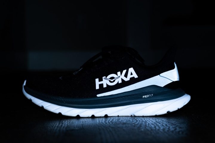 Hoka Mach 4 Reflectantes