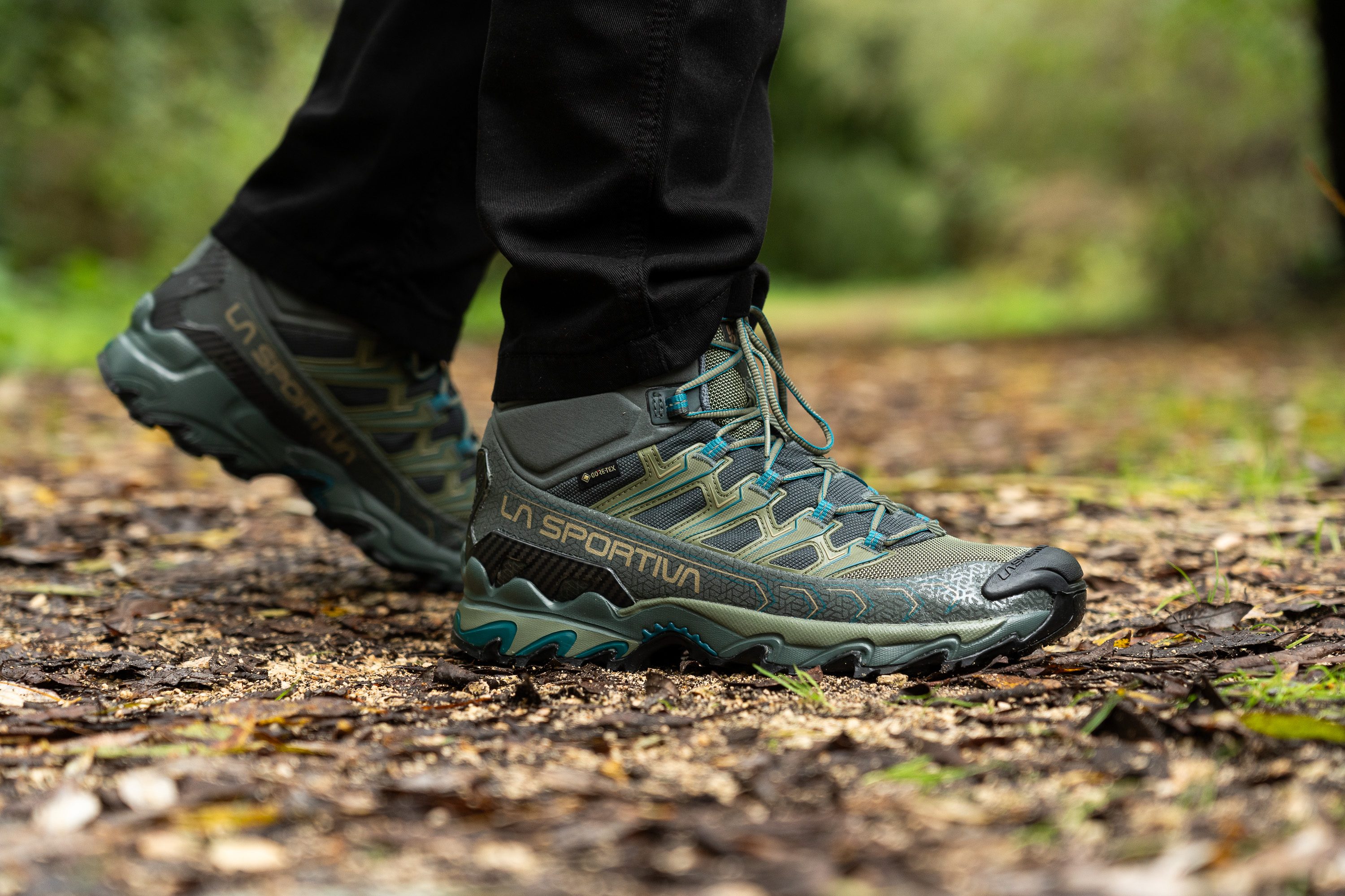 Cortadas por la mitad Analisis y review de las La Sportiva Ultra Raptor II Mid GTX 2023 RunRepeat