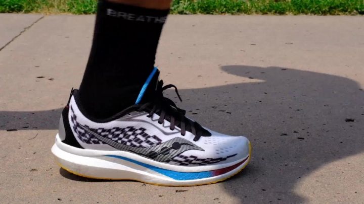 Saucony Endorphin Speed 2 Running Side