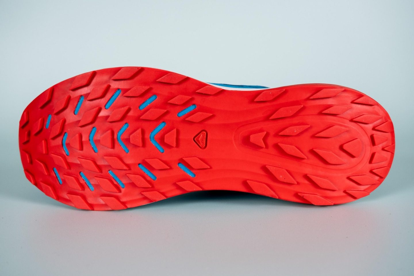 Cut in half: Salomon Ultra Glide Review | RunRepeat