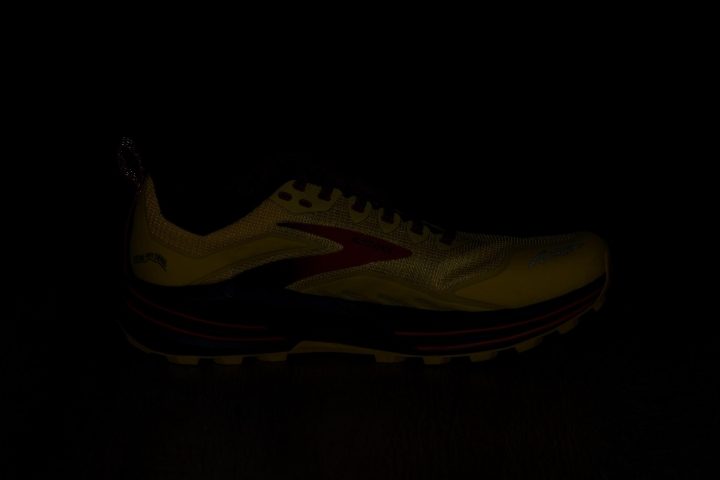 Brooks Cascadia 16 Reflectantes