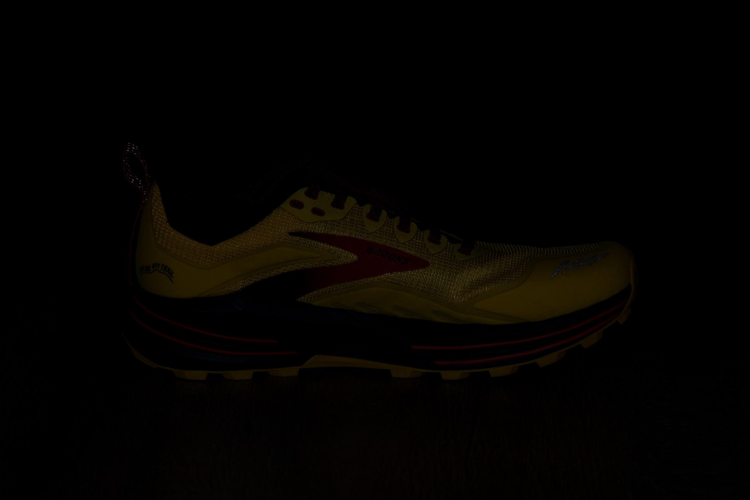 Brooks Cascadia 16 Reflectantes