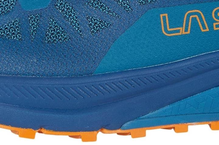 A shoe ideal for long-distance efforts and fast hiking in the mountains is what you are after Rockplate1
