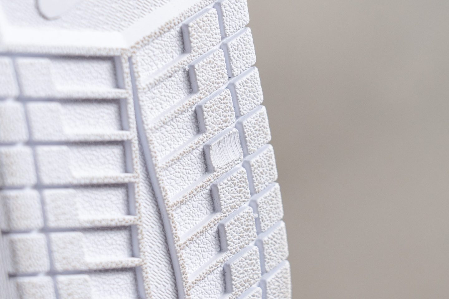 how do air jordan 1 mid fit