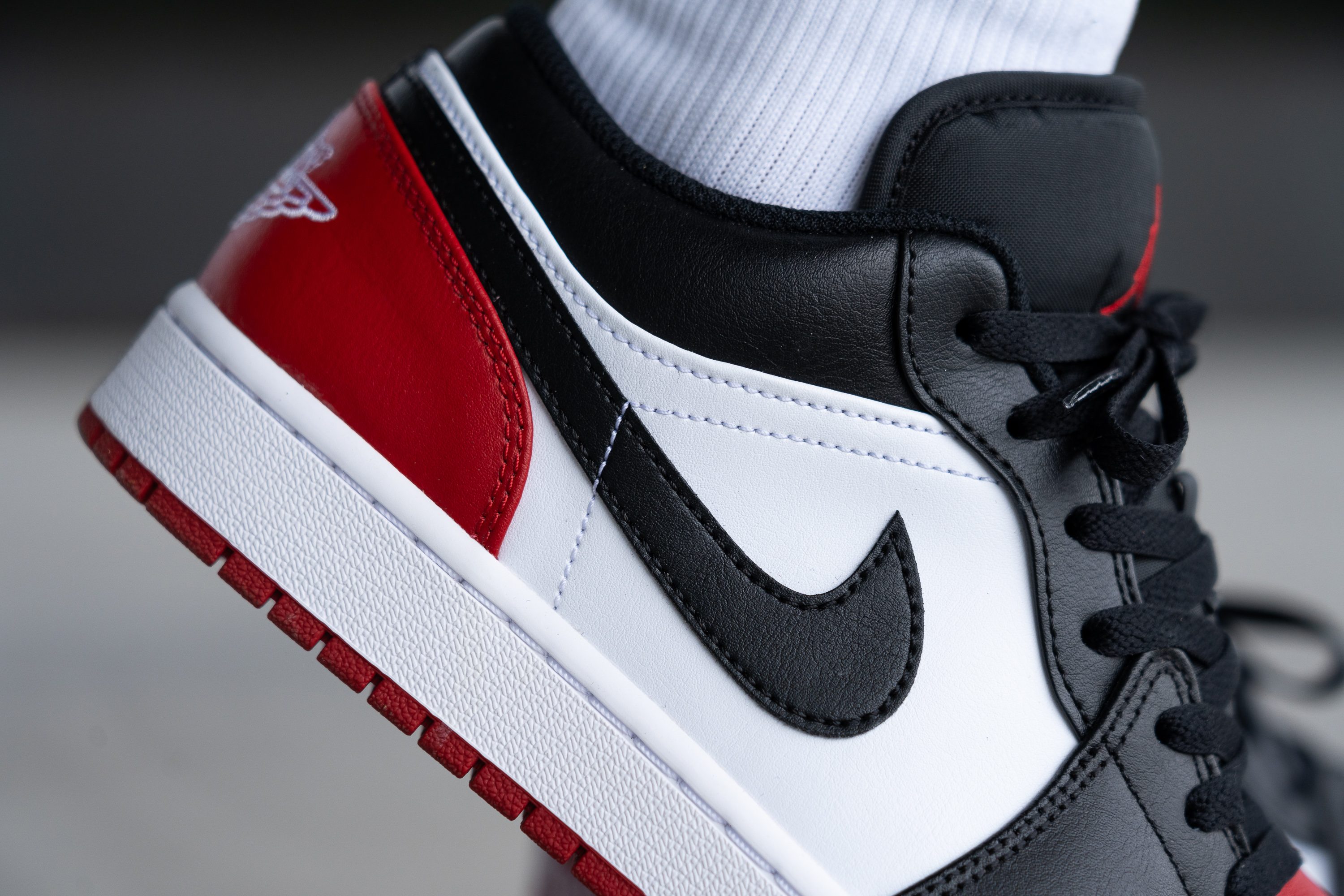 Red black and white low top jordans deals