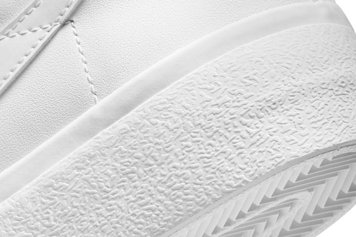 Nike Blazer Low Platform carabiner sneaker