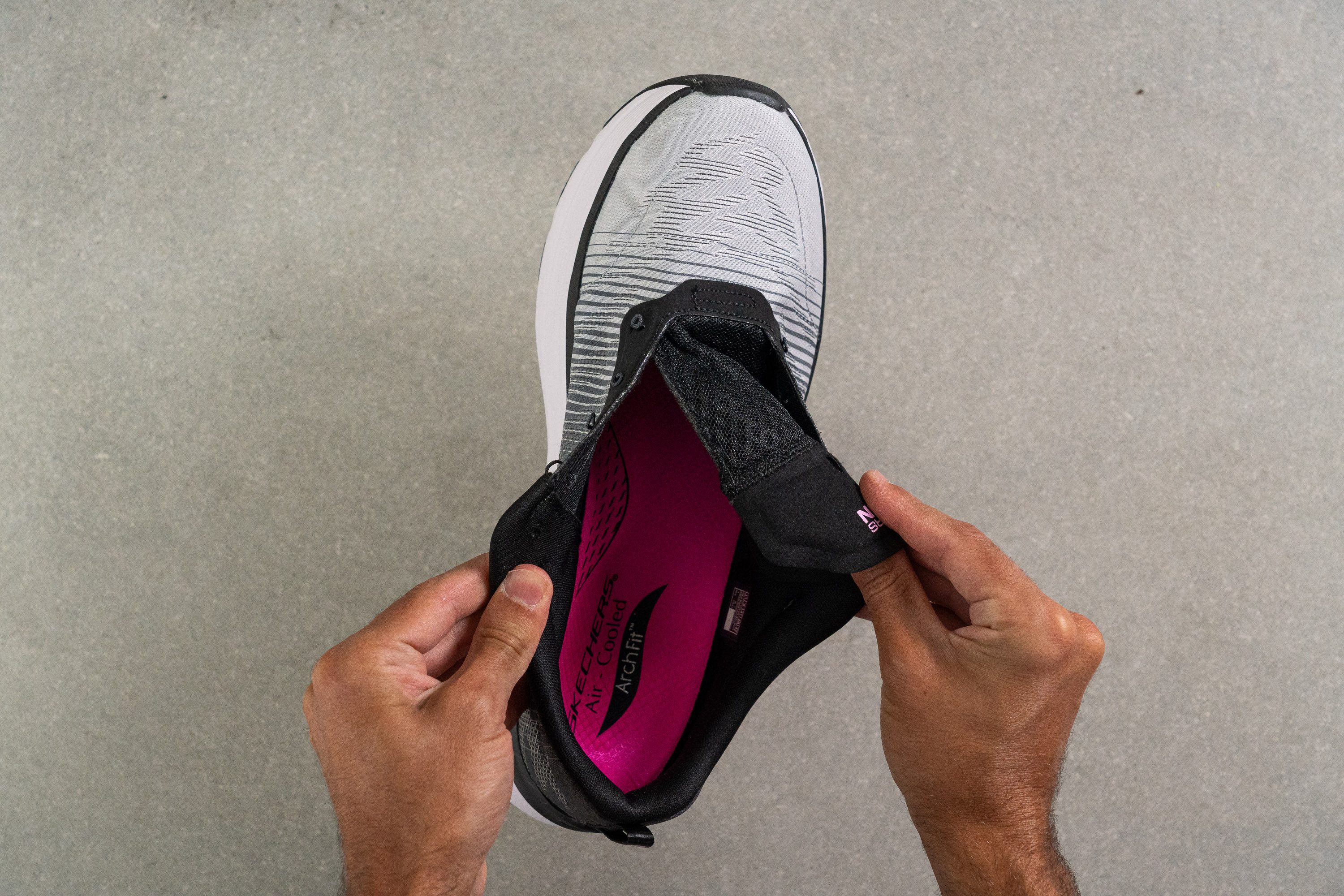 Skechers Max Cushioning Arch Fit Tongue: gusset type
