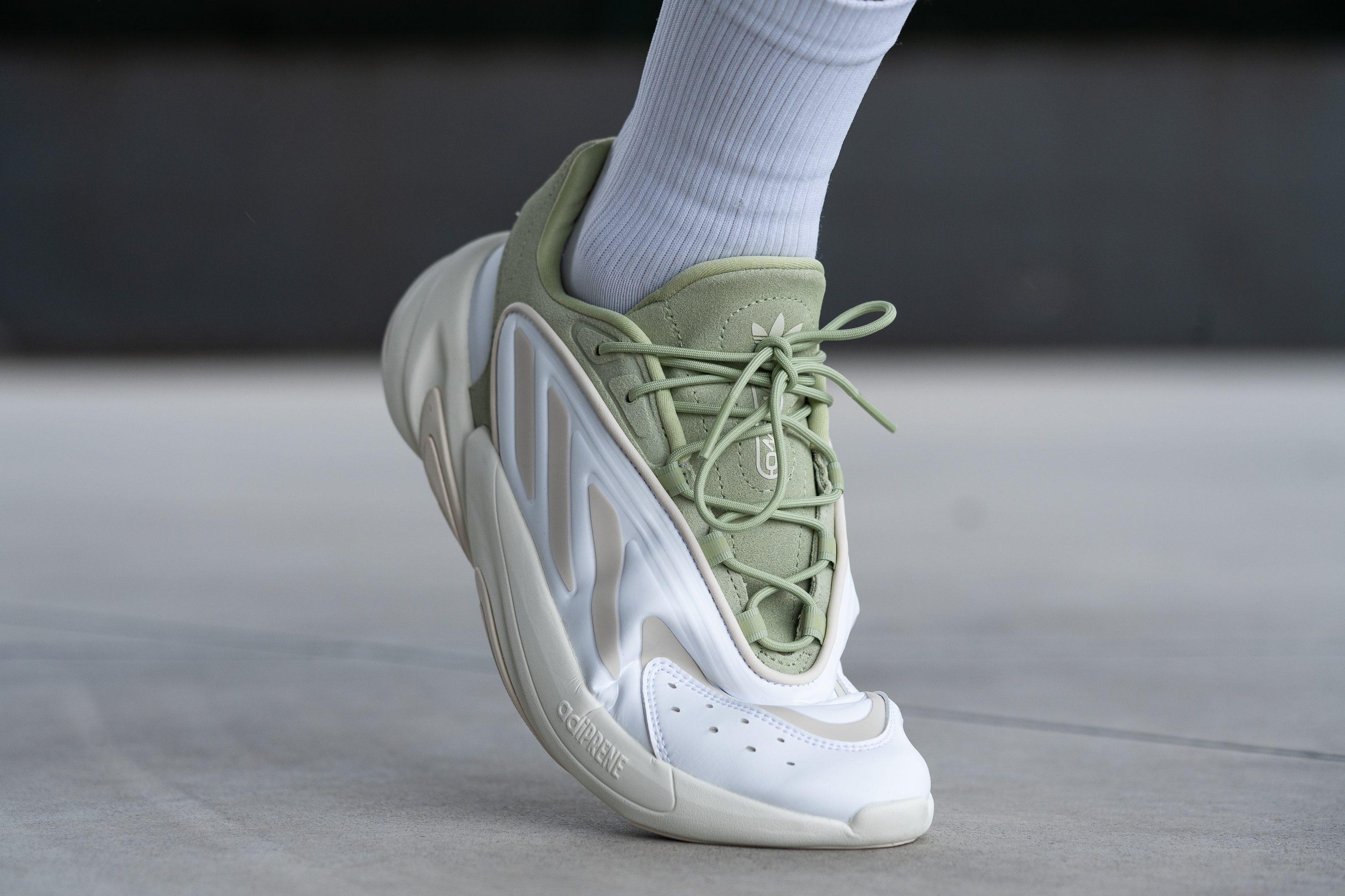 Adidas Ozelia flexibility