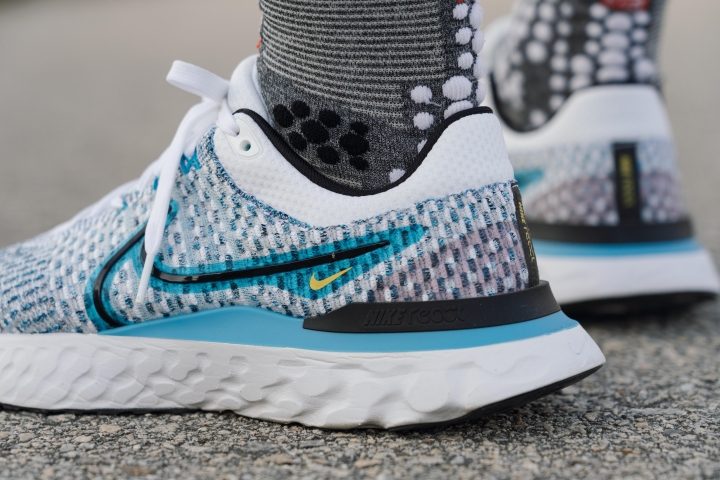 Nike epic react flyknit sale vs nike pegasus 35