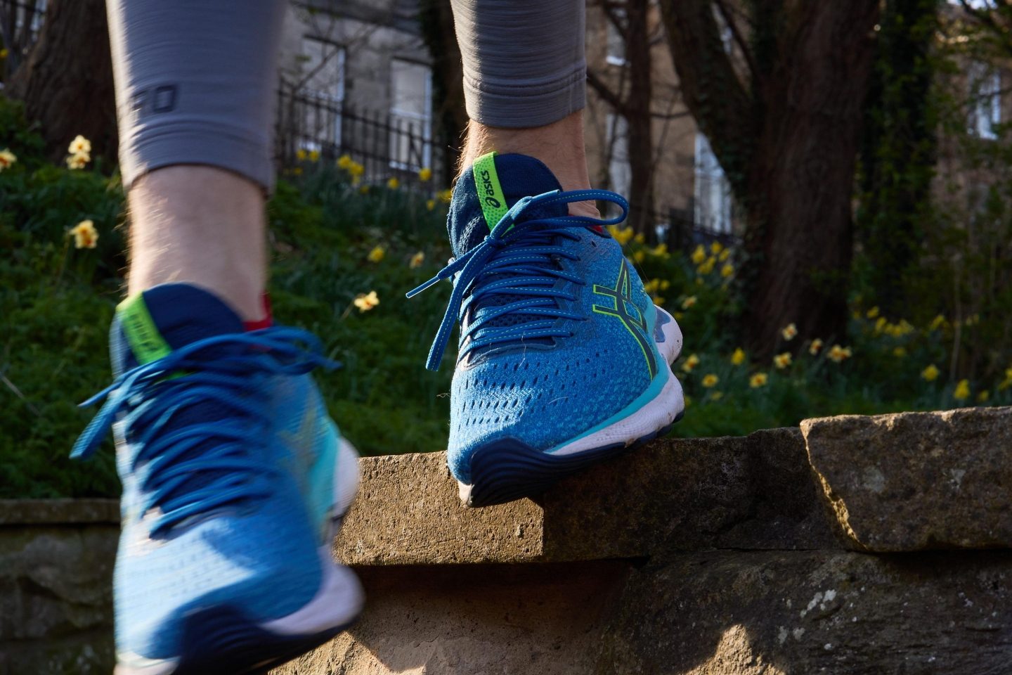 nike pegasus 37 vs asics nimbus 22