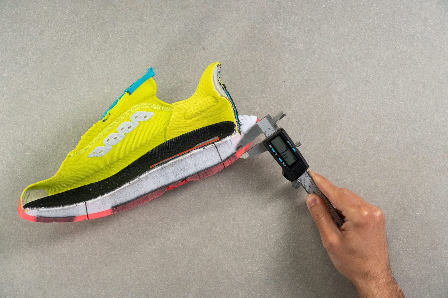 size hoka carbon x