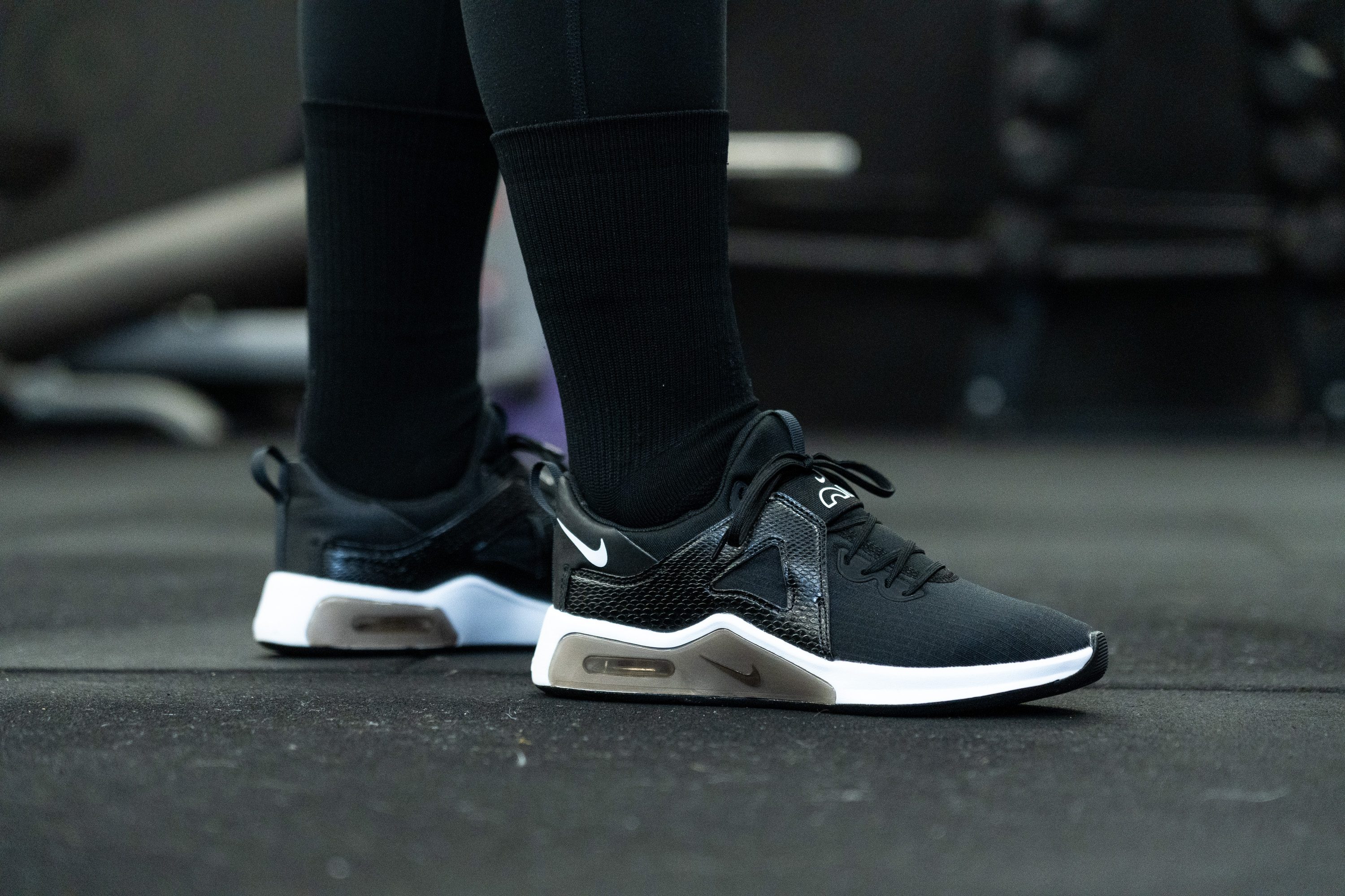 Nike air bella tr black online