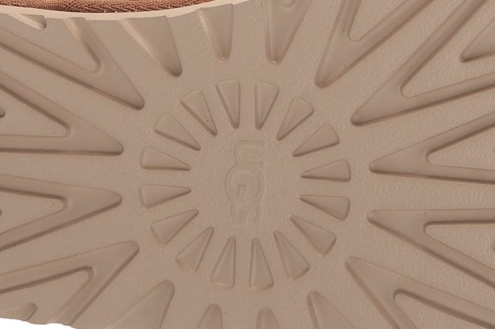 Уггі жіночі білі замшеві довгі ugg ugg-neumel-low-sole-logo