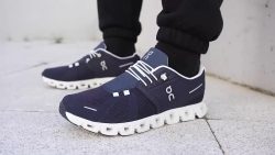 good lightweight walking shoes