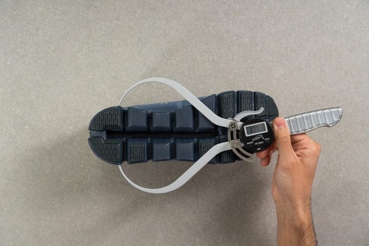 on cloud 5 waterproof heel width